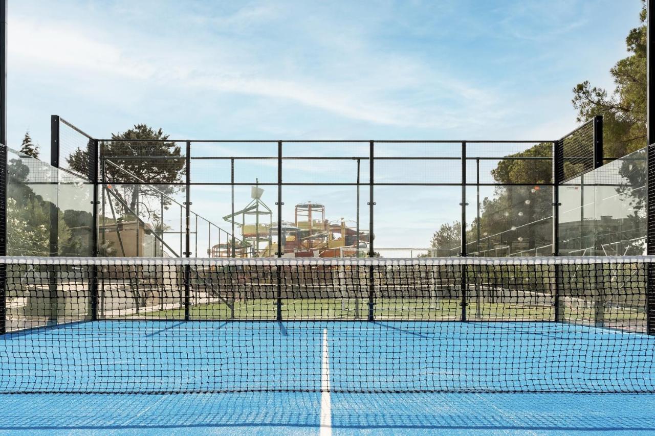 Helea Lifestyle Beach Resort Kallithéa Exterior foto A paddle tennis court
