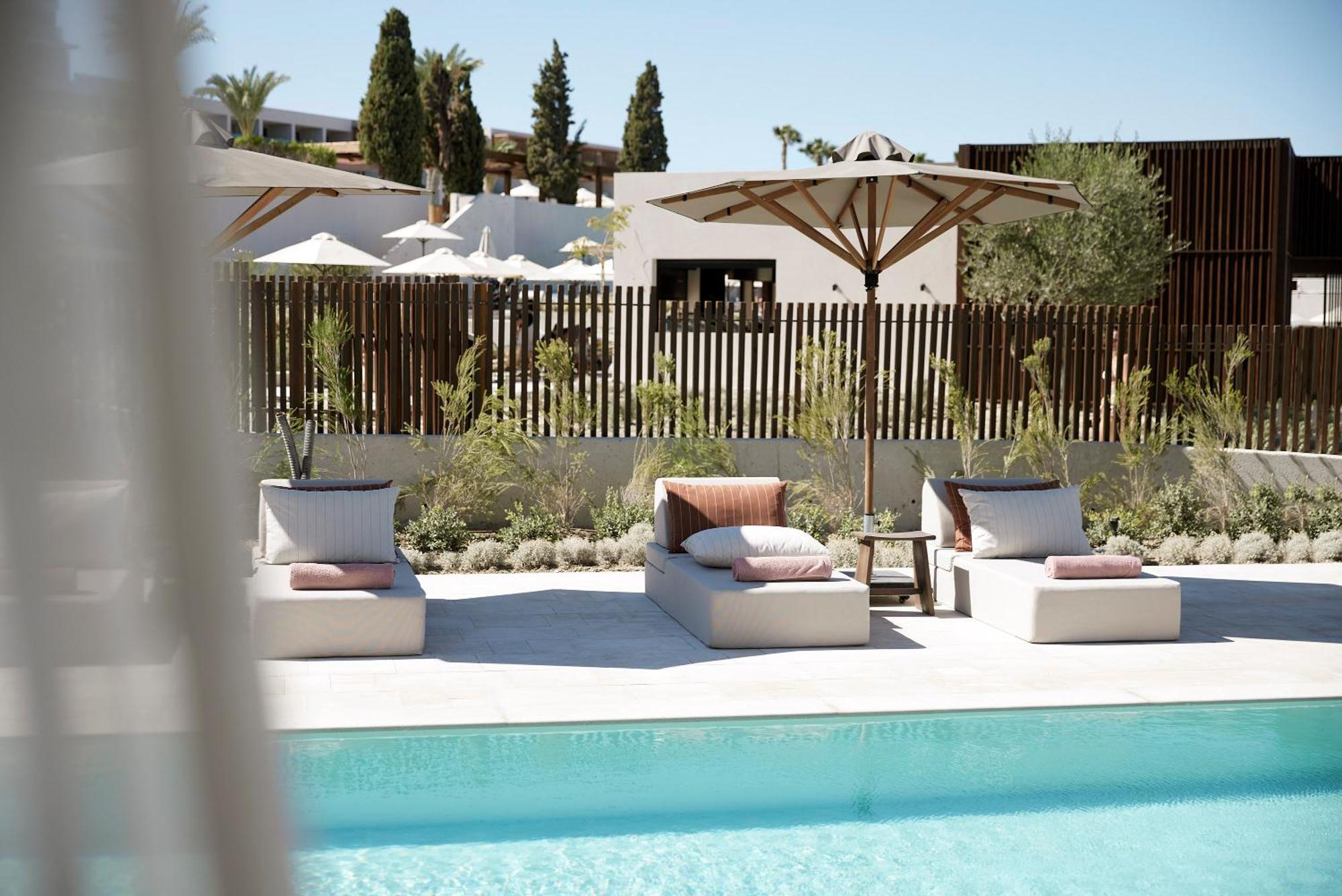 Helea Lifestyle Beach Resort Kallithéa Cameră foto The hotel's pool